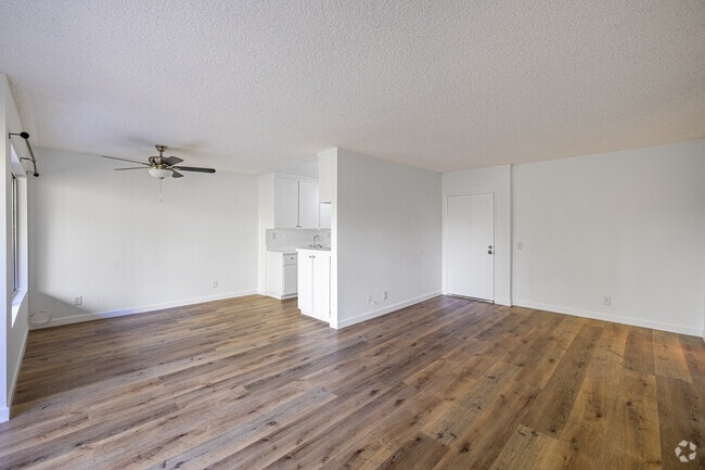 1BR, 1BA - 980SF - Living Room