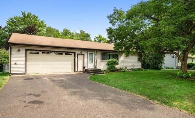 Building Photo - 271 County Road C2 W Rental