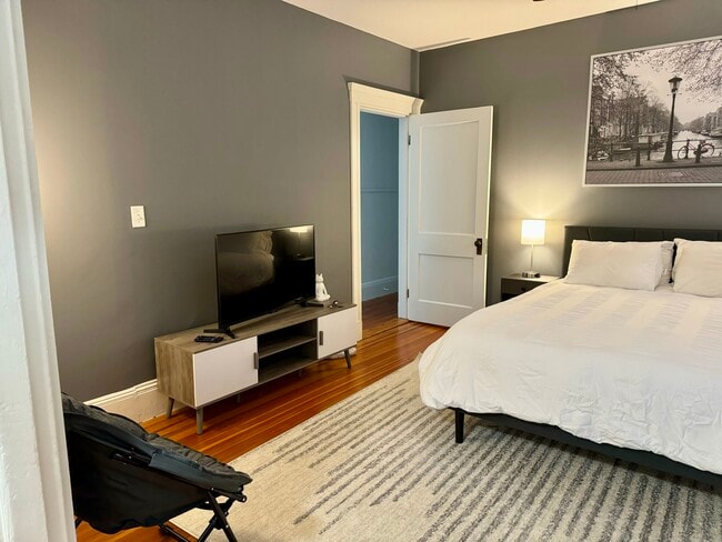 Building Photo - 72 Bakersfield St Unit Master Bedroom