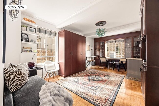 Building Photo - 140 E 40th St Rental