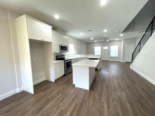 Photo - 1313 Ellington St