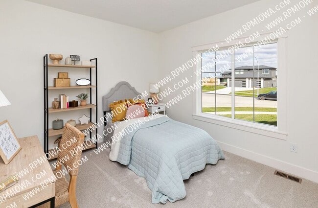 Photo - 440 NW Ashley Cir