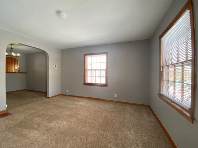 Photo - Welcome to this charming 3-bedroom, 1.5-bathroom double in the heart of Springfield, OH+