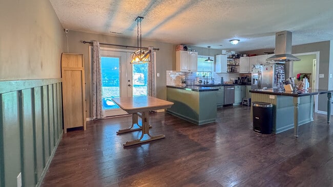 Photo - 112 White Oak Blvd