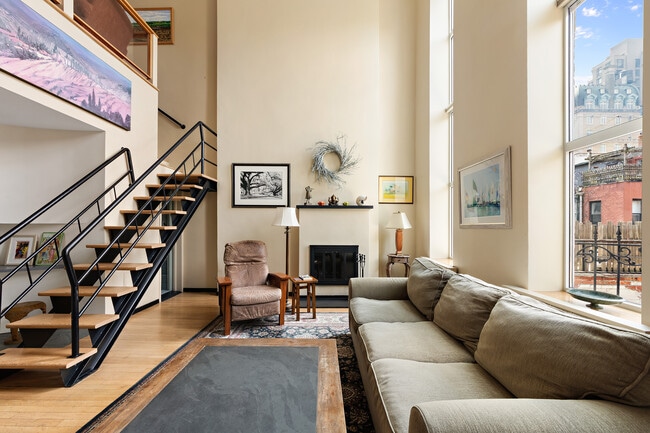 Photo - 24 W 90th St