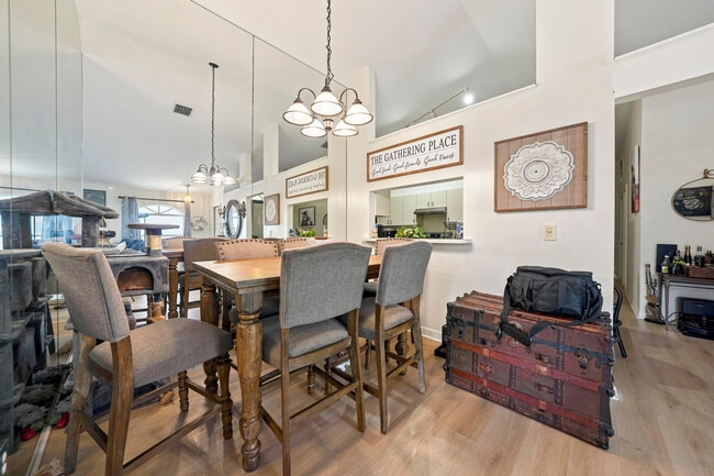 Photo - 202 Wedgewood Cir