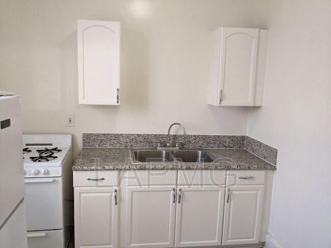 Photo - 2913 S. Flower Street Unit C05