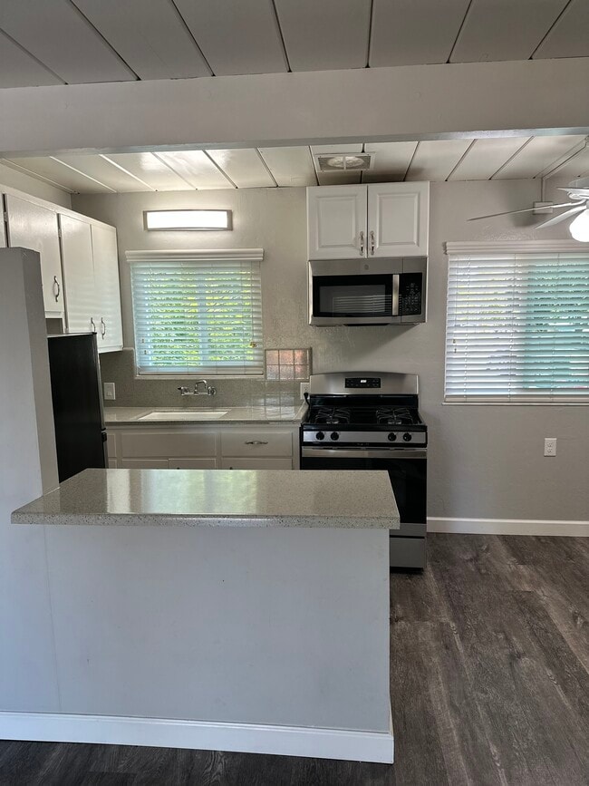 Photo - Layne Court Apartments