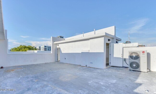 Photo - 832 S Farmer Ave