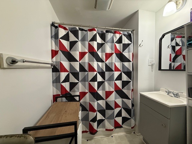 Bathroom - 223 W Clinton St Unit 1