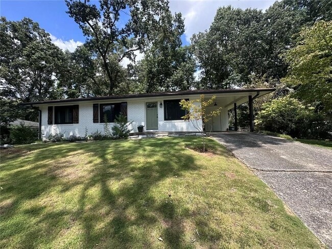 2498 Lakewood Dr NW
