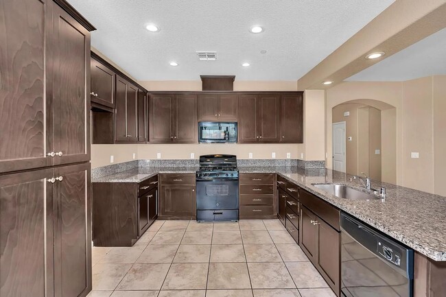 Photo - 636 Lamoglia St