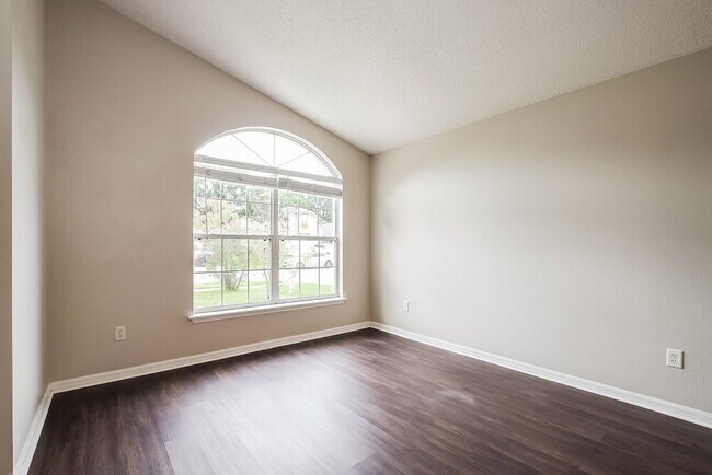 Photo - 914 Copenhagen Way