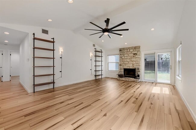 Photo - 2608 Piping Rock Trail