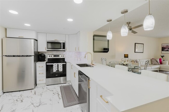 Photo - 424 SE 10th St Unit 204