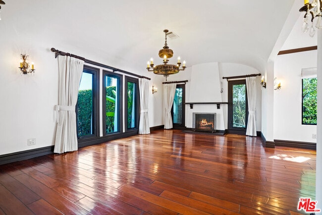 Photo - 309 N Doheny Dr