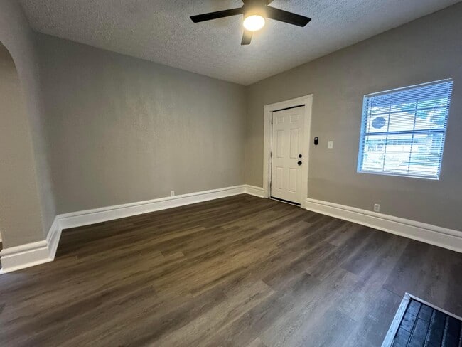 Photo - 99 Whitethorne Ave