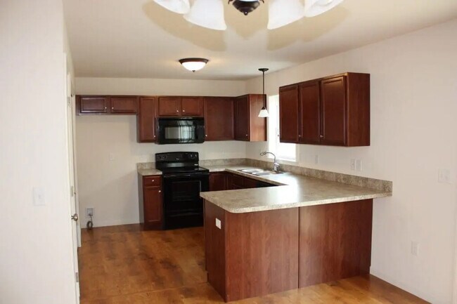 Photo - 760 Oak Leaf Ln