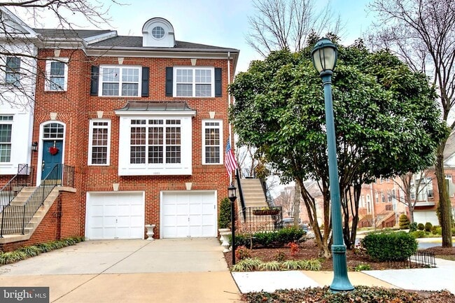 Building Photo - 1880 Crescent Park Dr Rental