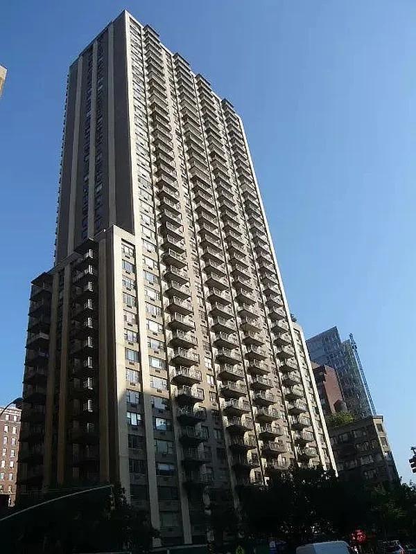 Photo - 201 W 70th St