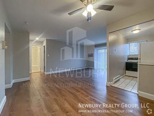 Building Photo - Welcome to Your New Home in the Westwood/O... Unit Apt. 21