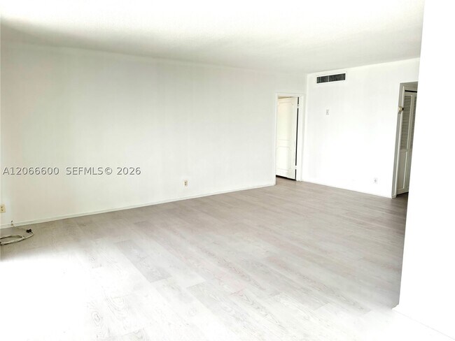 900 Bay Dr E Unit 523