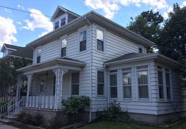 Building Photo - Coming Soon! 4 Bedroom, 2 Bath Home in Yor...