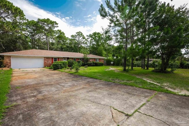 Building Photo - 81 Country Club Rd Rental