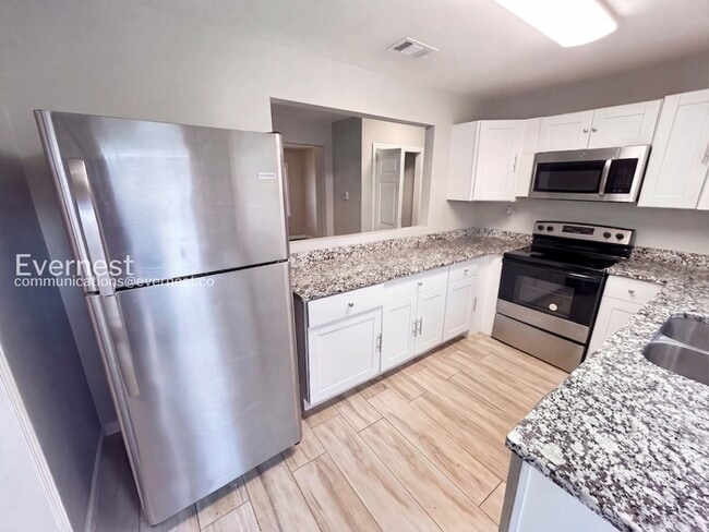 Photo - 1345 Twin Oaks Cir SE