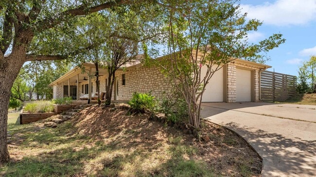 Photo - 113 W Bluebonnet Rd House