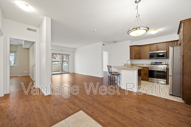 104-1007 Harvey Ave