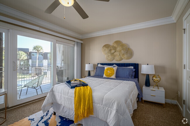 1BR, 1BA - 900SF