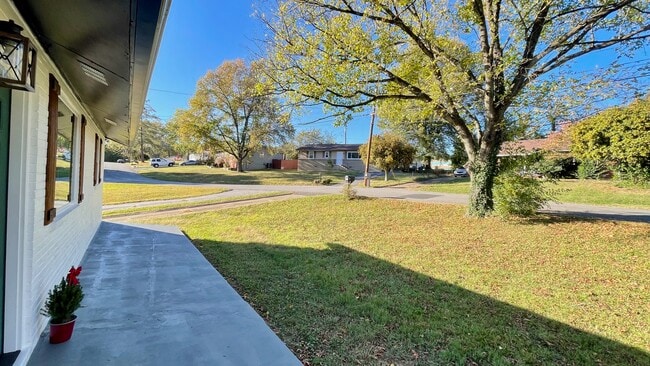 Photo - 820 Goldfinch Ave