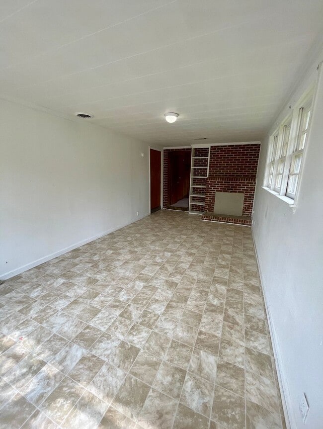 Photo - 127 E Oak St Apartment Unit 127 E Oak St A