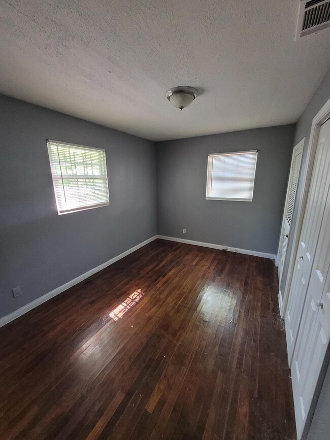 Photo - 240 Wadley St NW