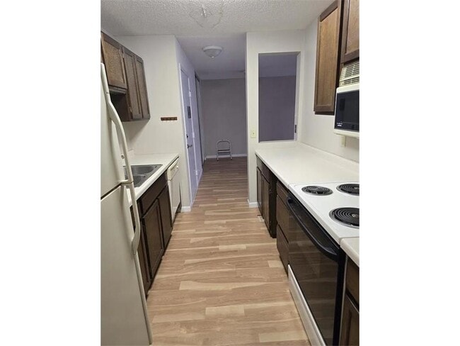 Photo - 135 Viking Dr E Unidad 220
