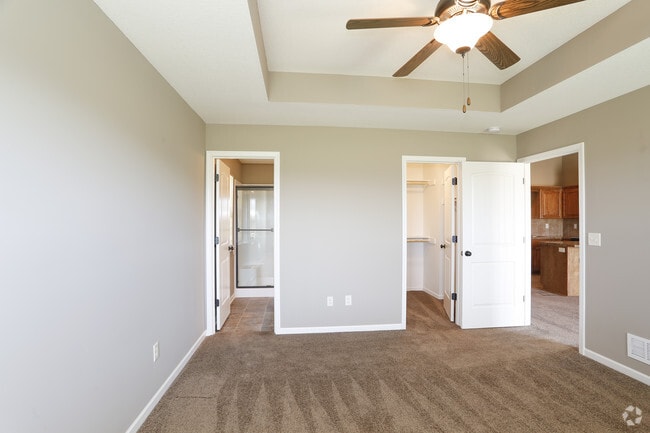 TH1- En-suite Bathroom in Master Bedroom