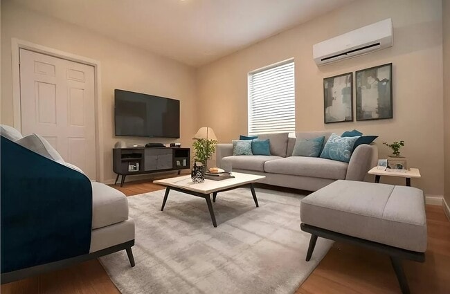 Living Room - 1420 Union Ave Unit #2