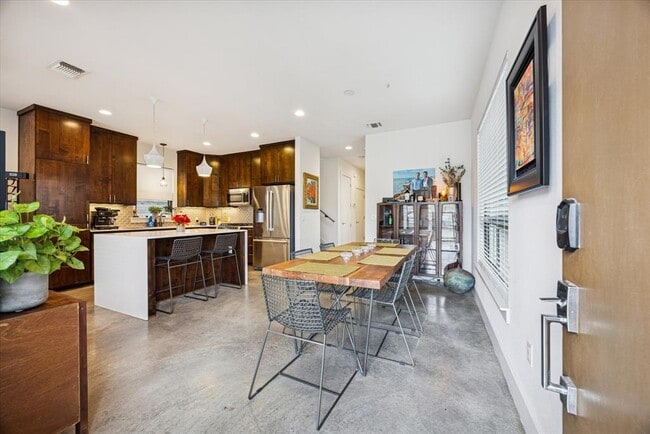 Photo - 1011 E 12th St