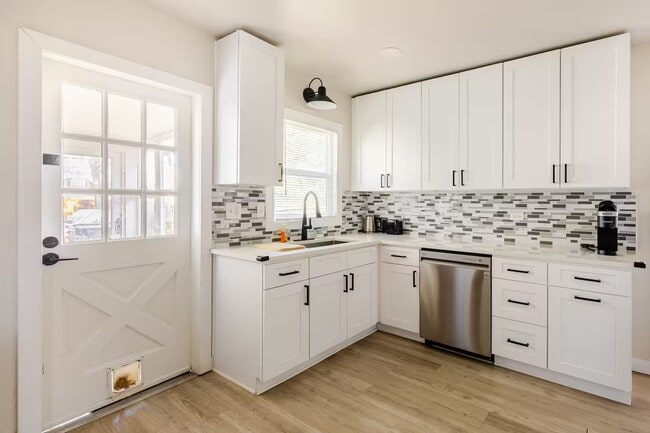 Photo - 1134 N Foote Ave