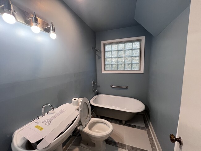 Photo - 2040 Cambridge Ave