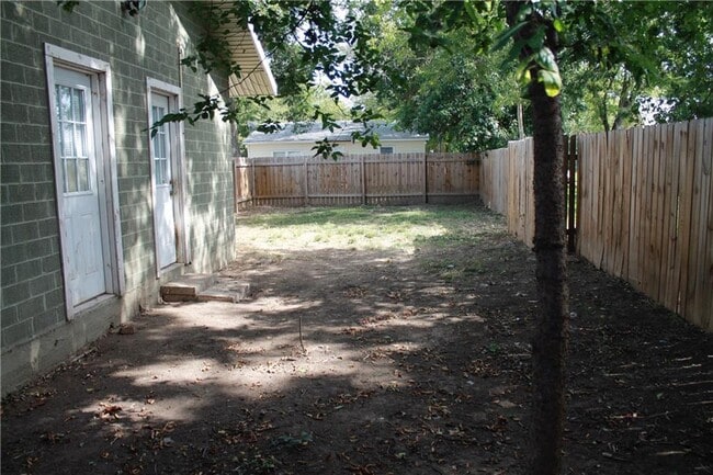 Photo - 906 Haysel St