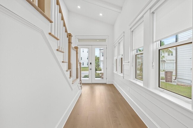 Photo - 105 Seaboard Ln