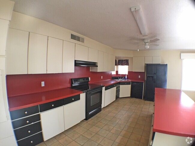 Building Photo - 1804 N Broadway St Rental