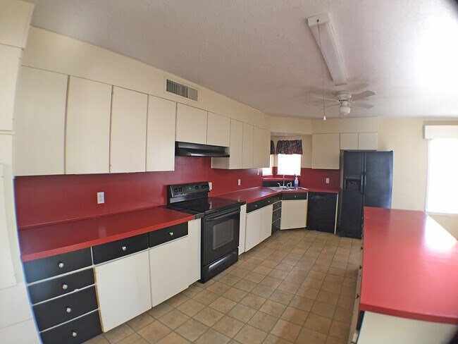 Photo - 1804 N Broadway St Casa