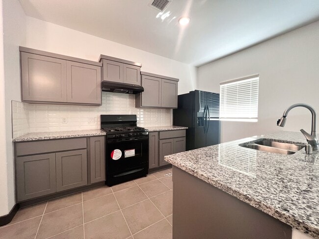 Building Photo - Mission Valley 3 Bedroom 2.5 Bath Townhome...