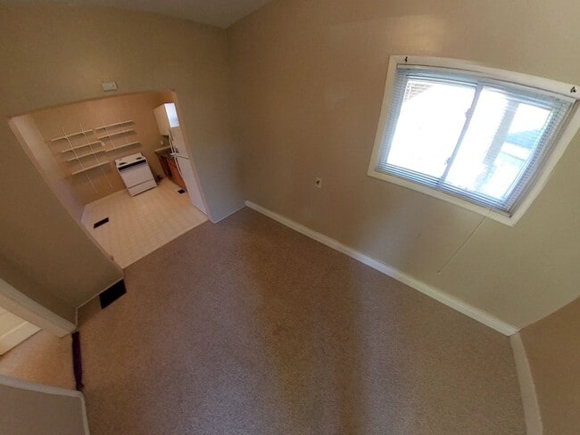 Photo - 327 E 2nd St Unit Apt 4