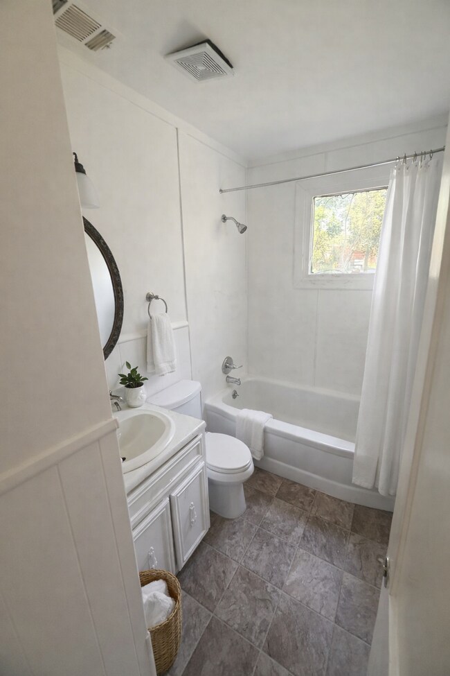 Photo - 4028 St Charles Pl