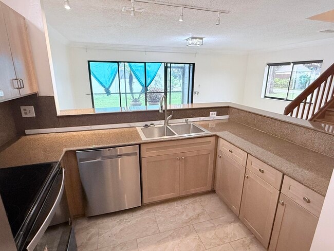 Photo - 1635 Woodbridge Lakes Cir