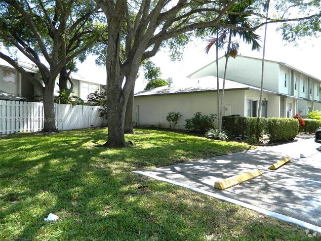 Building Photo - 899 Crystal Lake Dr Rental